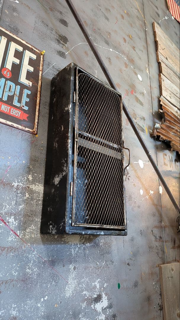 メッシュロッカーを思わせるキーボックス アメリカンヴィンテージ ガレージ雑貨