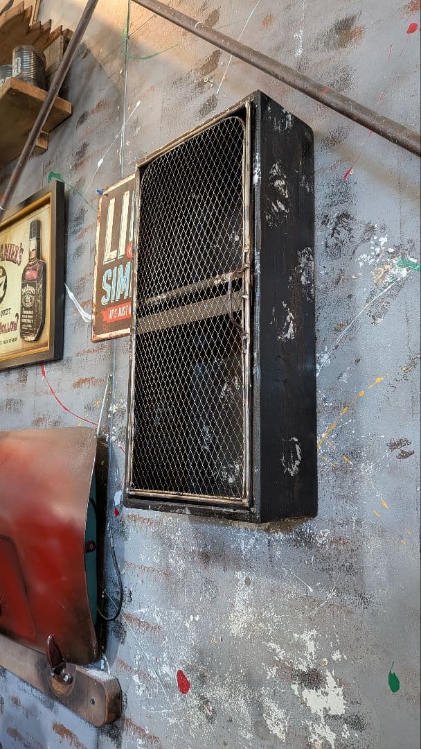 メッシュロッカーを思わせるキーボックス アメリカンヴィンテージ ガレージ雑貨