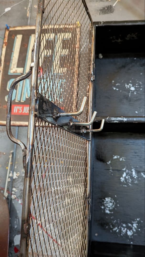 メッシュロッカーを思わせるキーボックス アメリカンヴィンテージ ガレージ雑貨