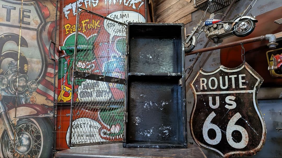 メッシュロッカーを思わせるキーボックス アメリカンヴィンテージ ガレージ雑貨