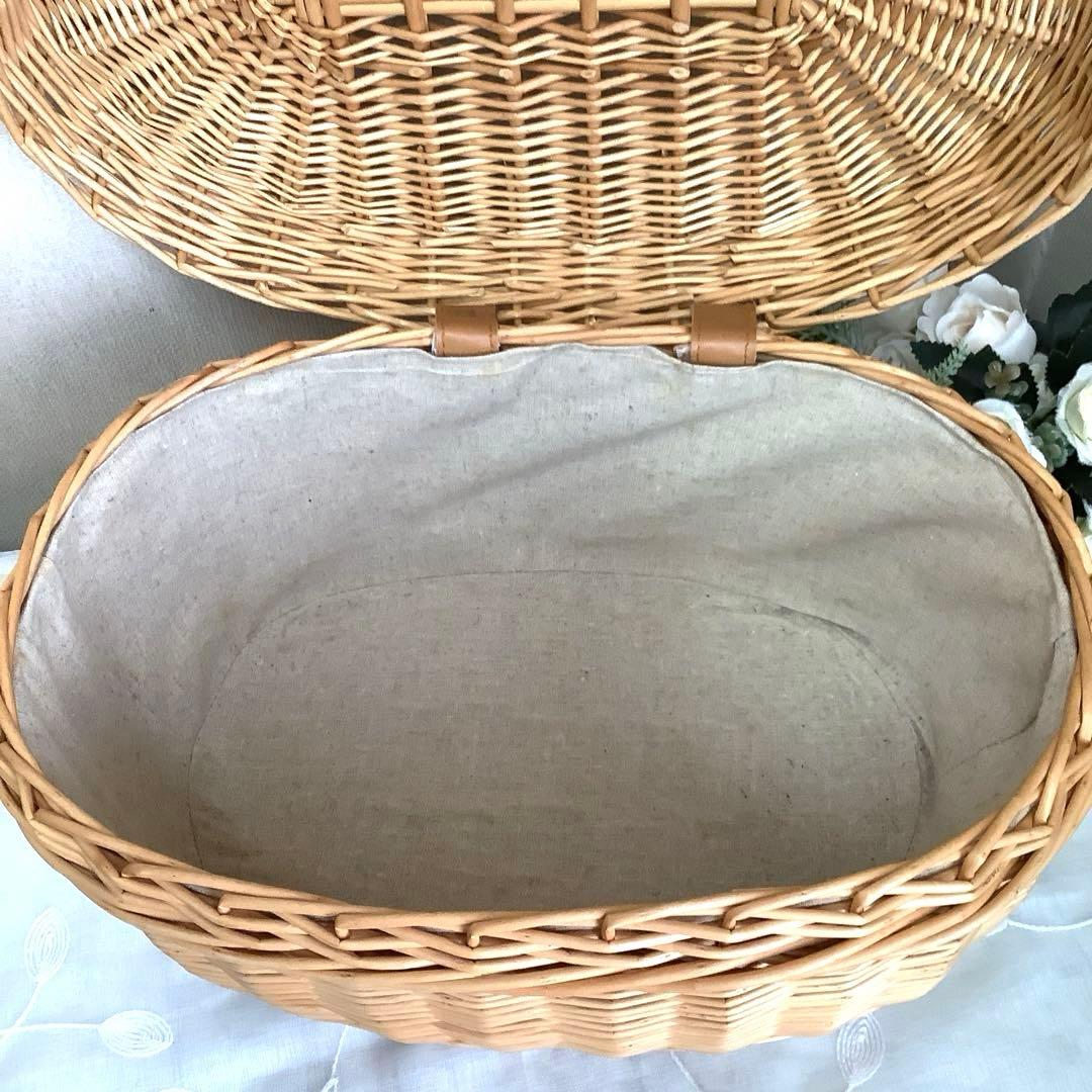 ラタン　オーバルバスケット　蓋付き・内布付き(40㎝x 28㎝xH21㎝)