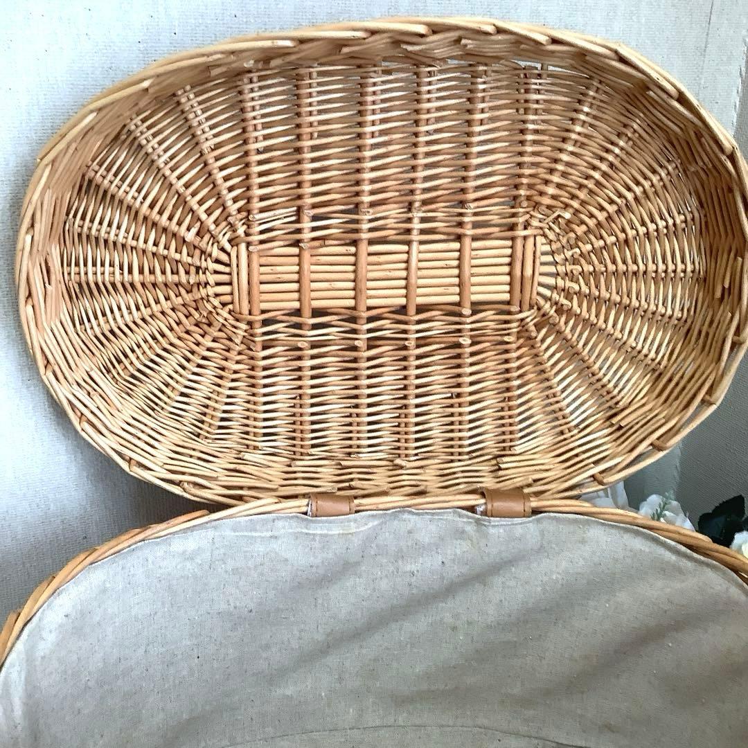 ラタン　オーバルバスケット　蓋付き・内布付き(40㎝x 28㎝xH21㎝)