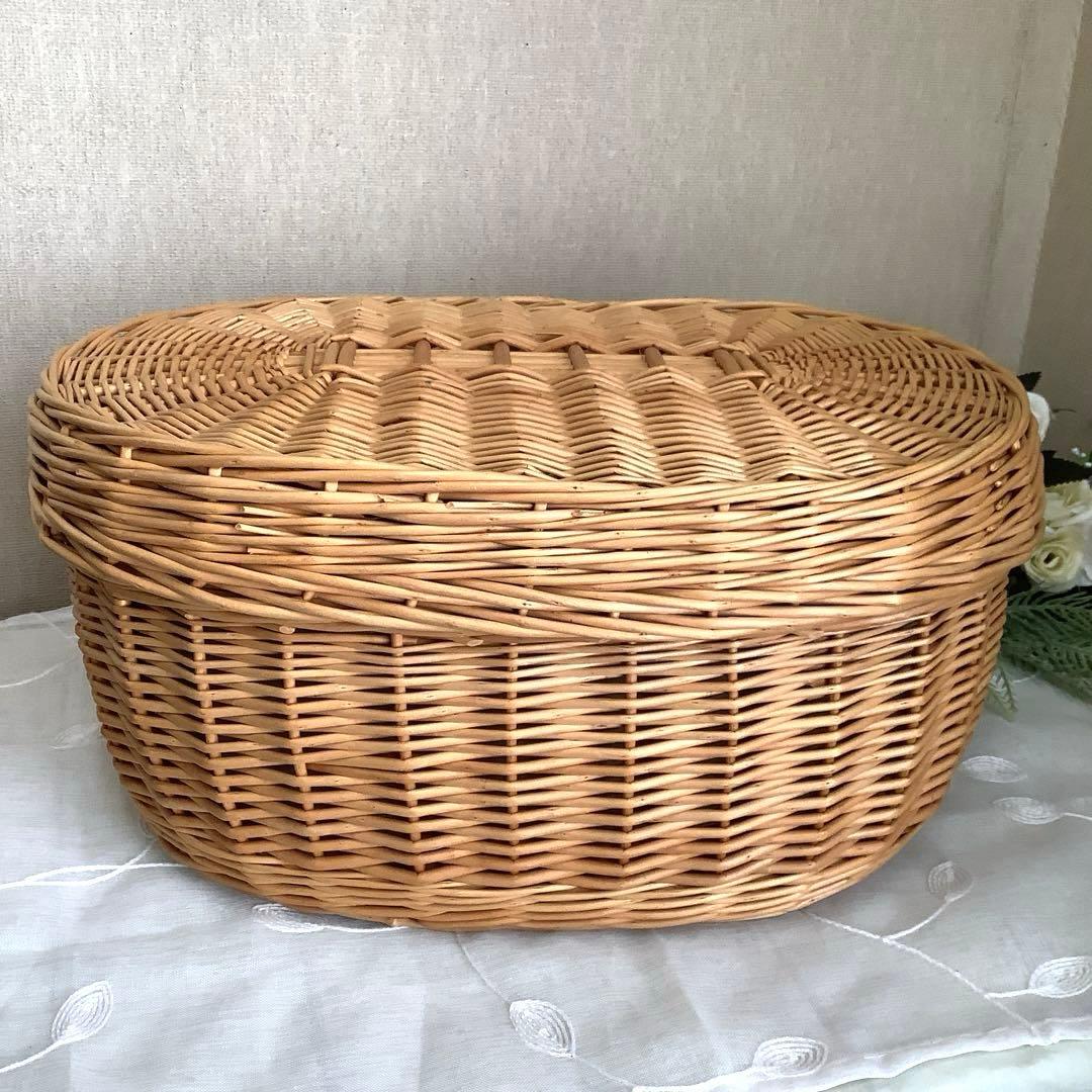 ラタン　オーバルバスケット　蓋付き・内布付き(40㎝x 28㎝xH21㎝)