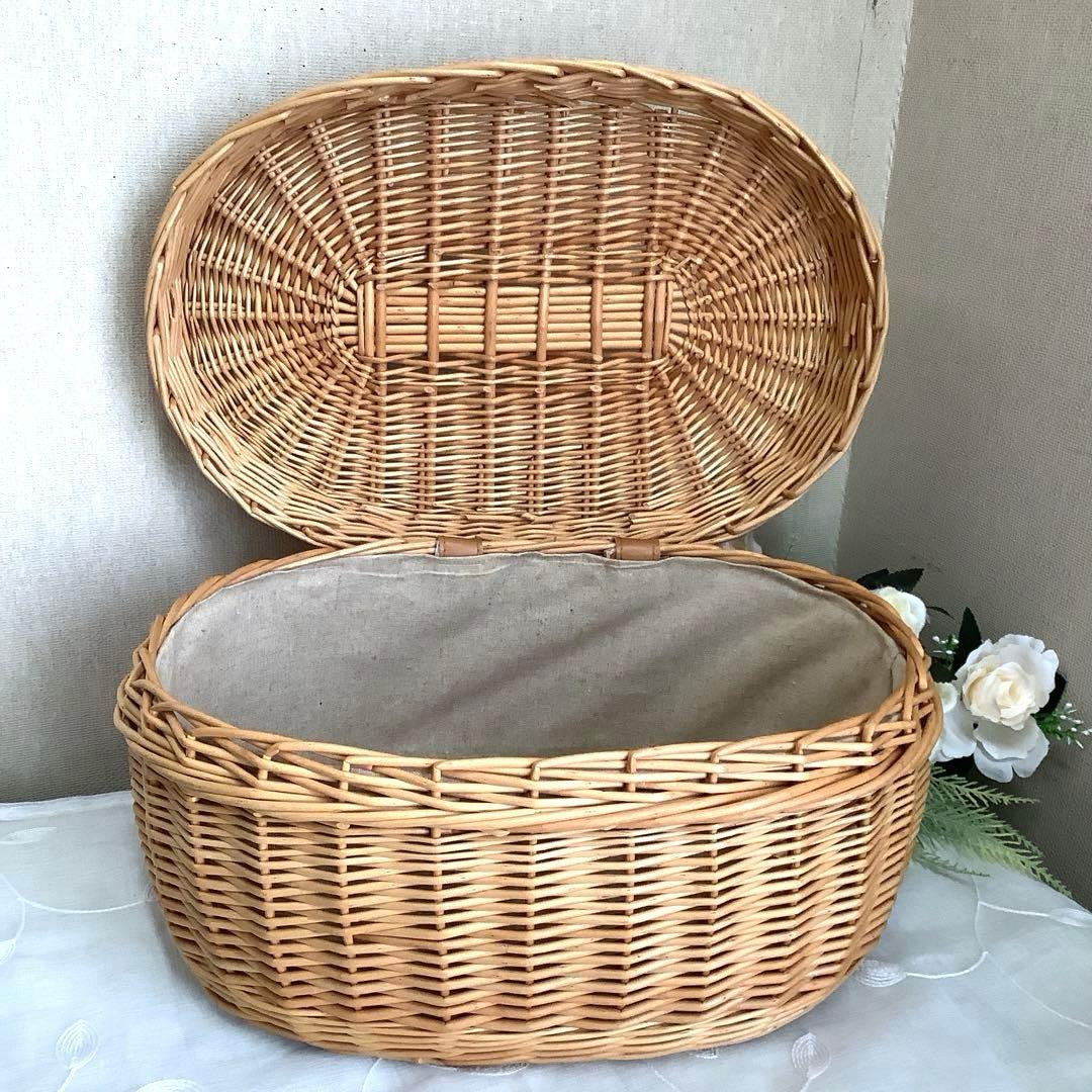ラタン　オーバルバスケット　蓋付き・内布付き(40㎝x 28㎝xH21㎝)