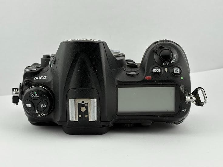 ★良品★ニコン NIKON D300 ボディ ★バッテリー、充電器付★