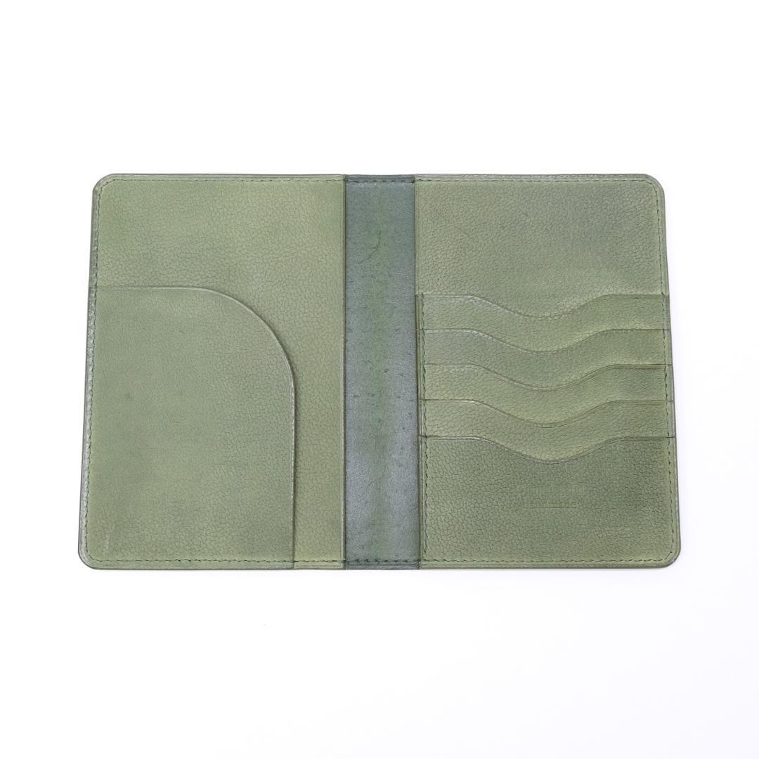 本革　ヌメ革　パスポート・お薬手帳・通帳ケースｓｔ　グリーン
