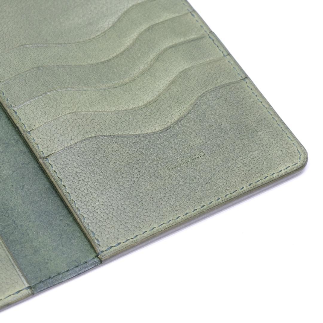 本革　ヌメ革　パスポート・お薬手帳・通帳ケースｓｔ　グリーン