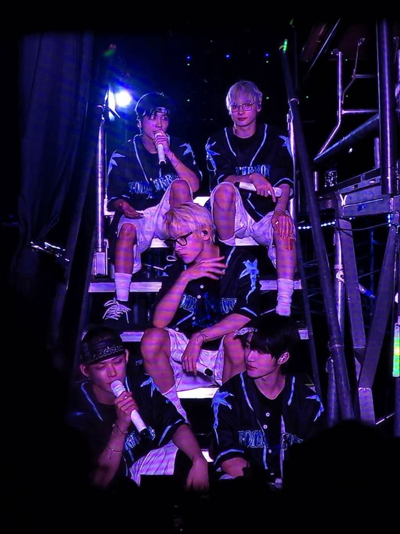 TXT TOMORROW LA 25 ユニフォーム Tシャツ　Lサイズ