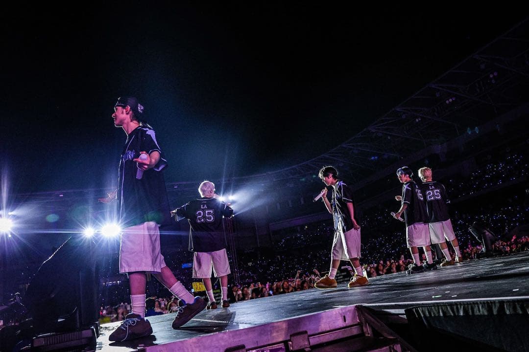 TXT TOMORROW LA 25 ユニフォーム Tシャツ　Lサイズ