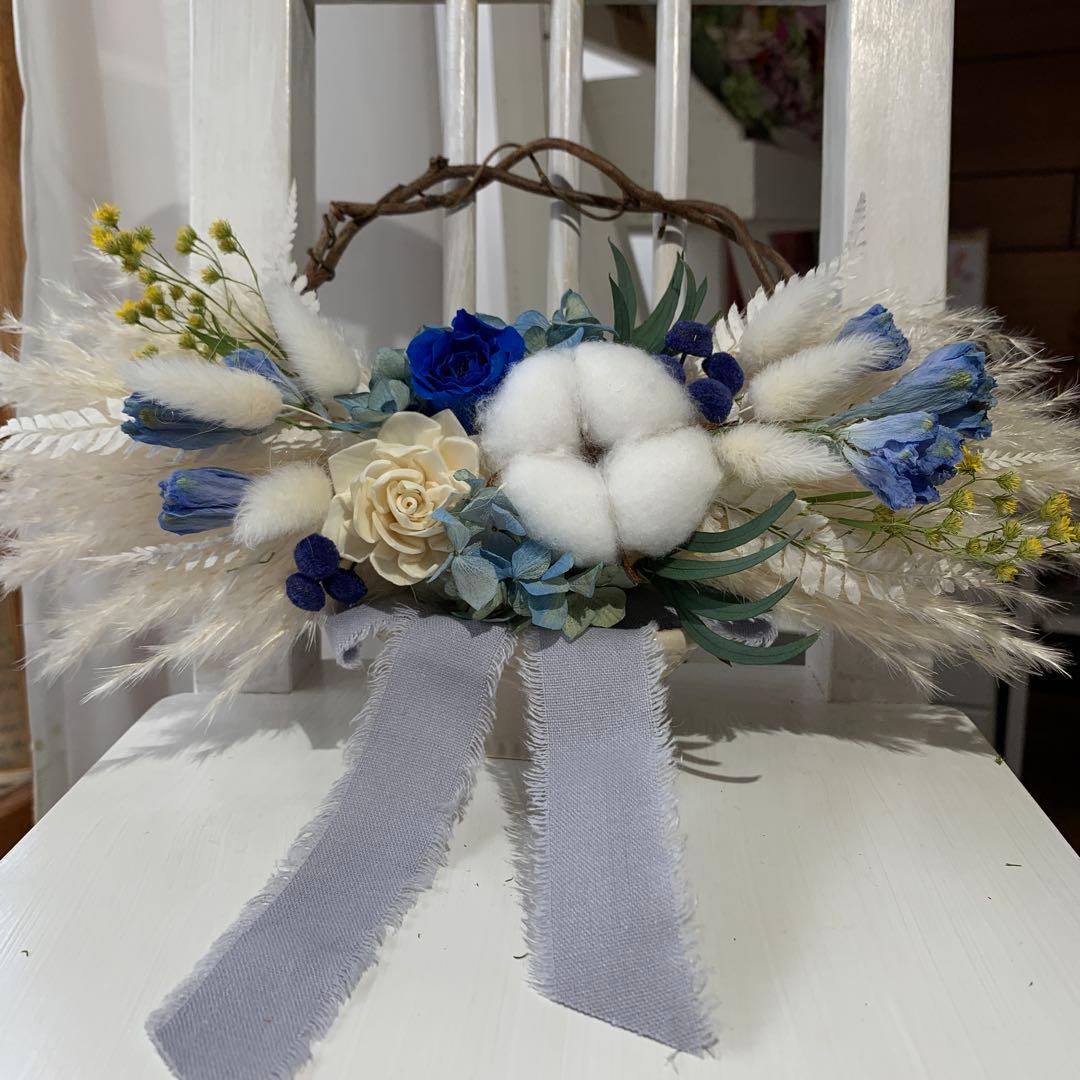 持ち手付き横長リース♡ブルーのバラとデルフィニウム