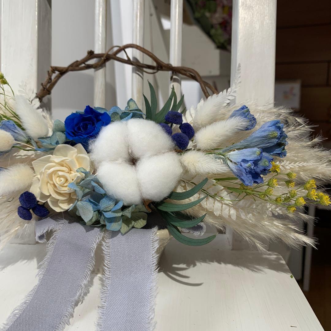 持ち手付き横長リース♡ブルーのバラとデルフィニウム