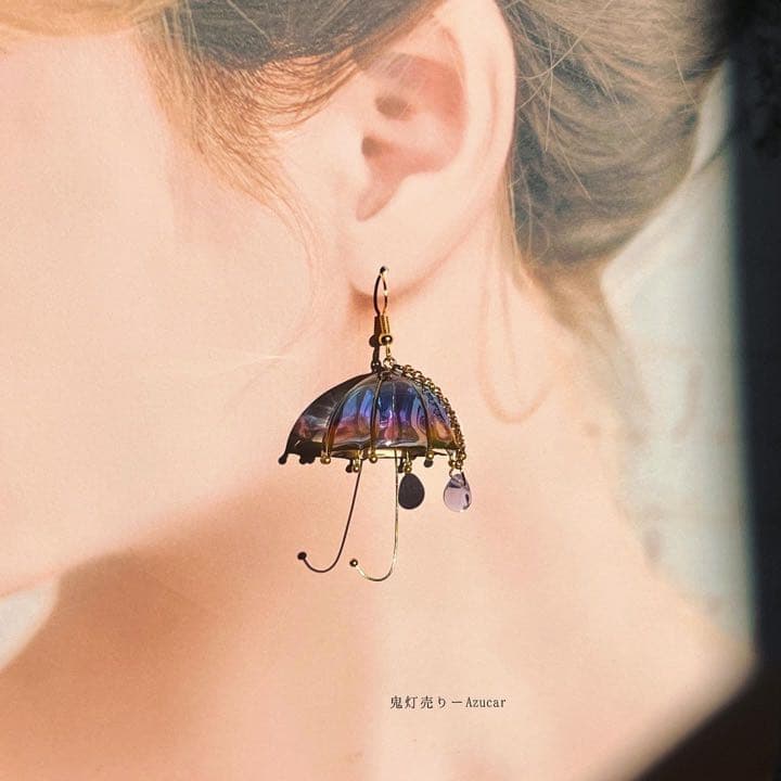 魔法世界の雨　鉱物イヤーカフと傘レジン付き 十字架と雫