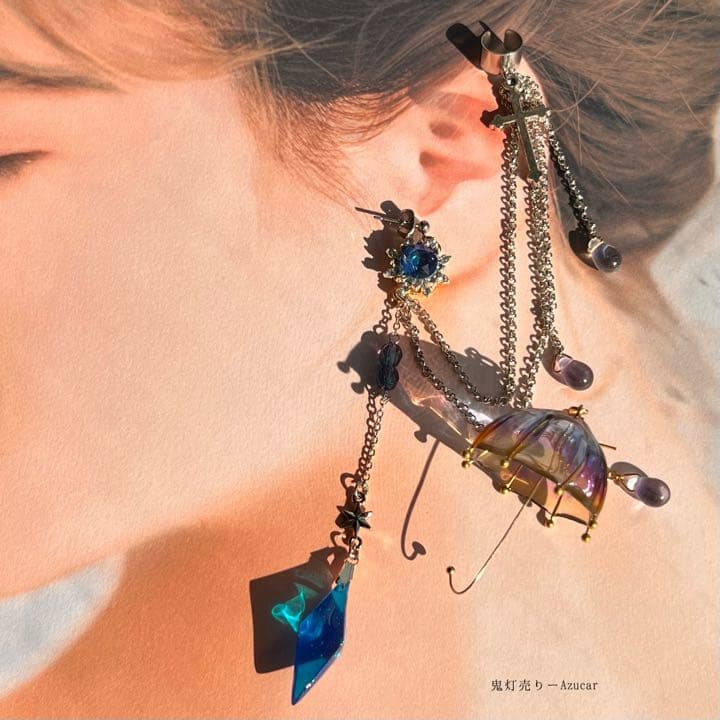 魔法世界の雨　鉱物イヤーカフと傘レジン付き 十字架と雫