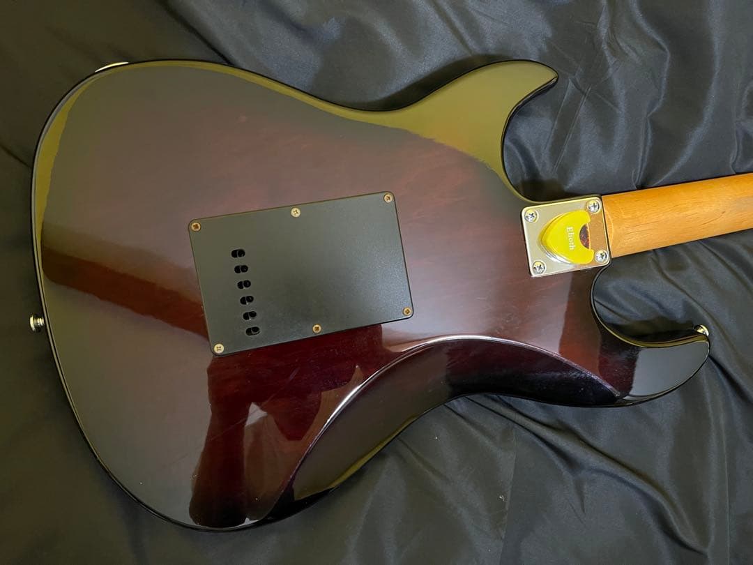 Elioth S305サンバースト ストラトキャスター　完動品　ケース付き