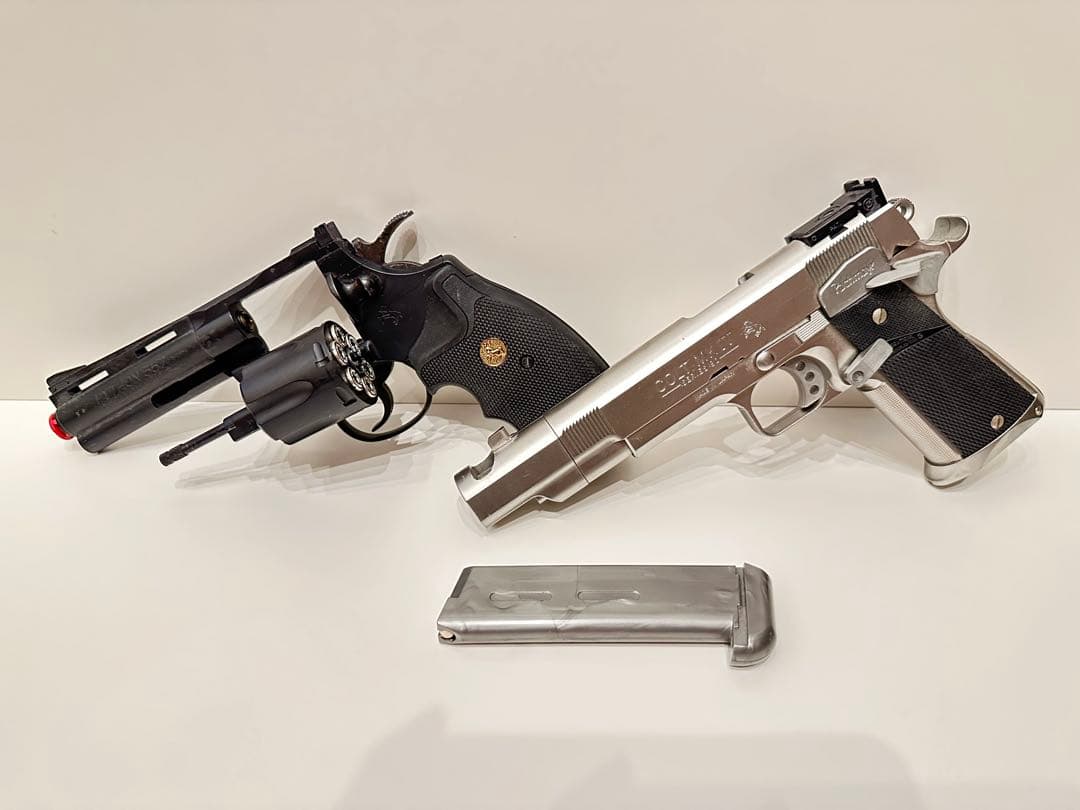 コルトパイソン（ガスガン） ＆ コルトガバメント （エアガン）