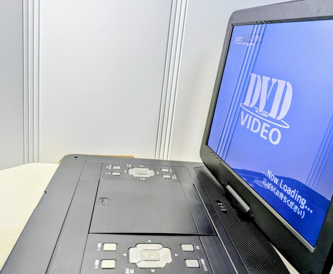 15.4インチ大画面！VERSOSポータブルDVD/CDプレーヤー