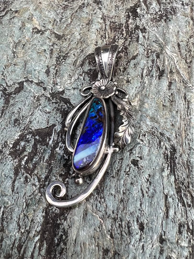 美麗　オパール　ネックレス