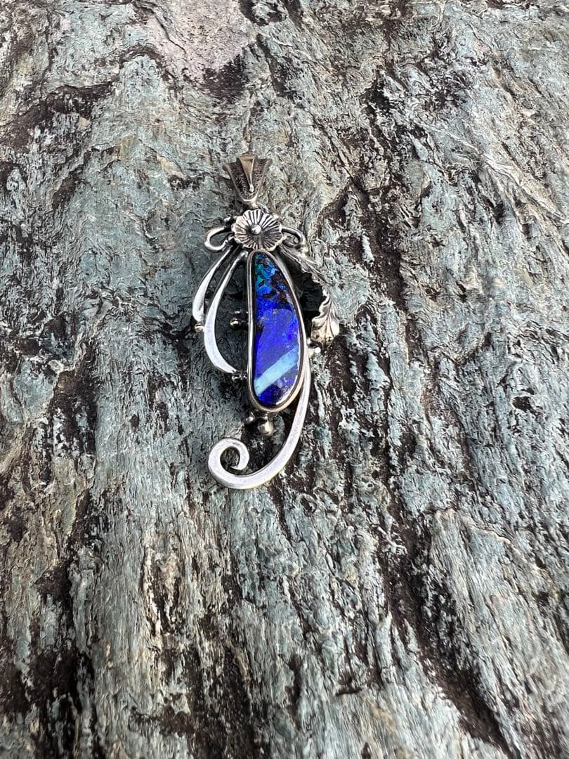 美麗　オパール　ネックレス