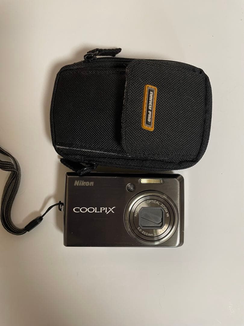 Nikon COOLPIX S600 本体と付属品