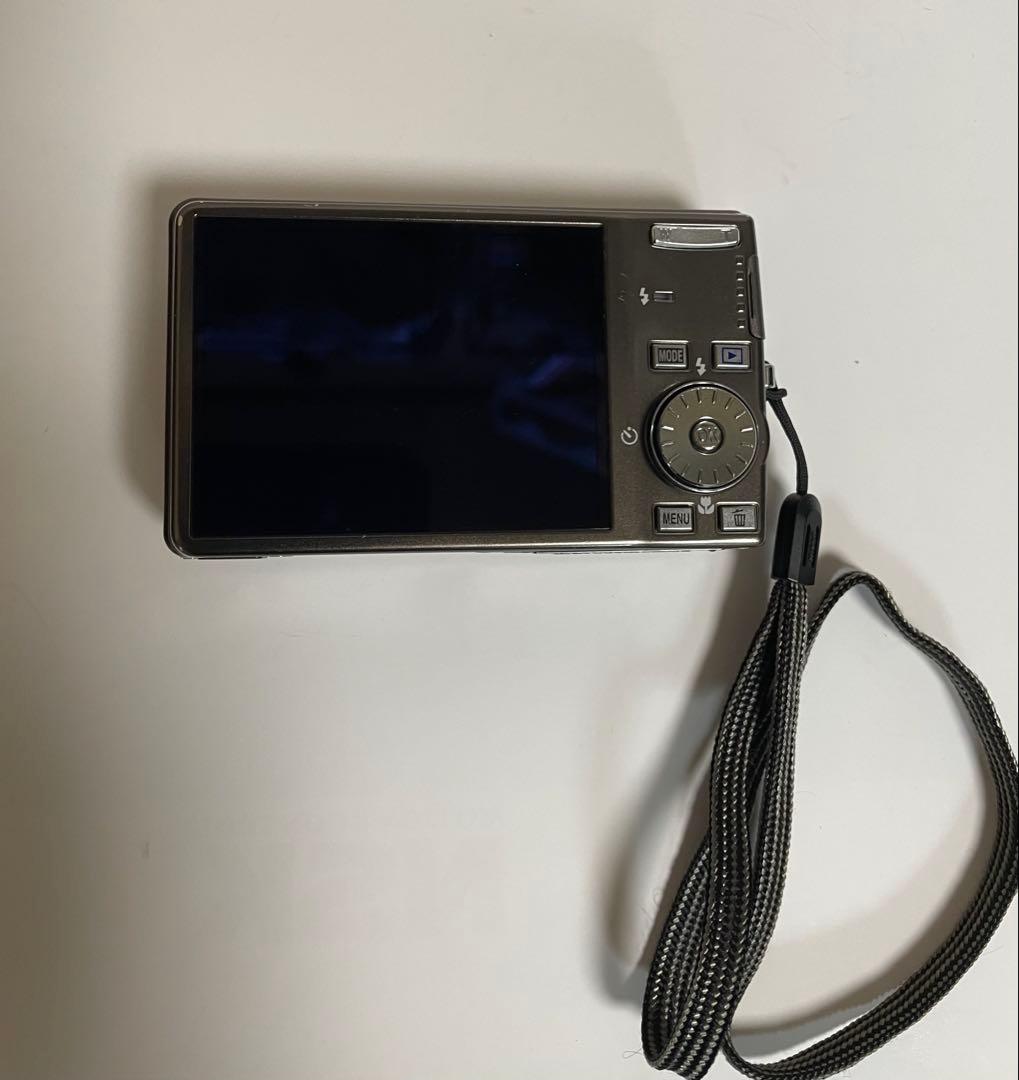 Nikon COOLPIX S600 本体と付属品