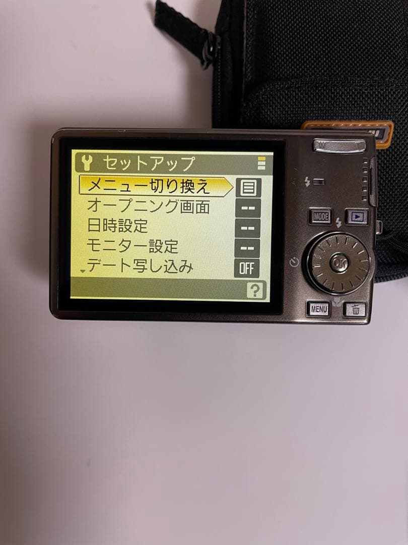 Nikon COOLPIX S600 本体と付属品