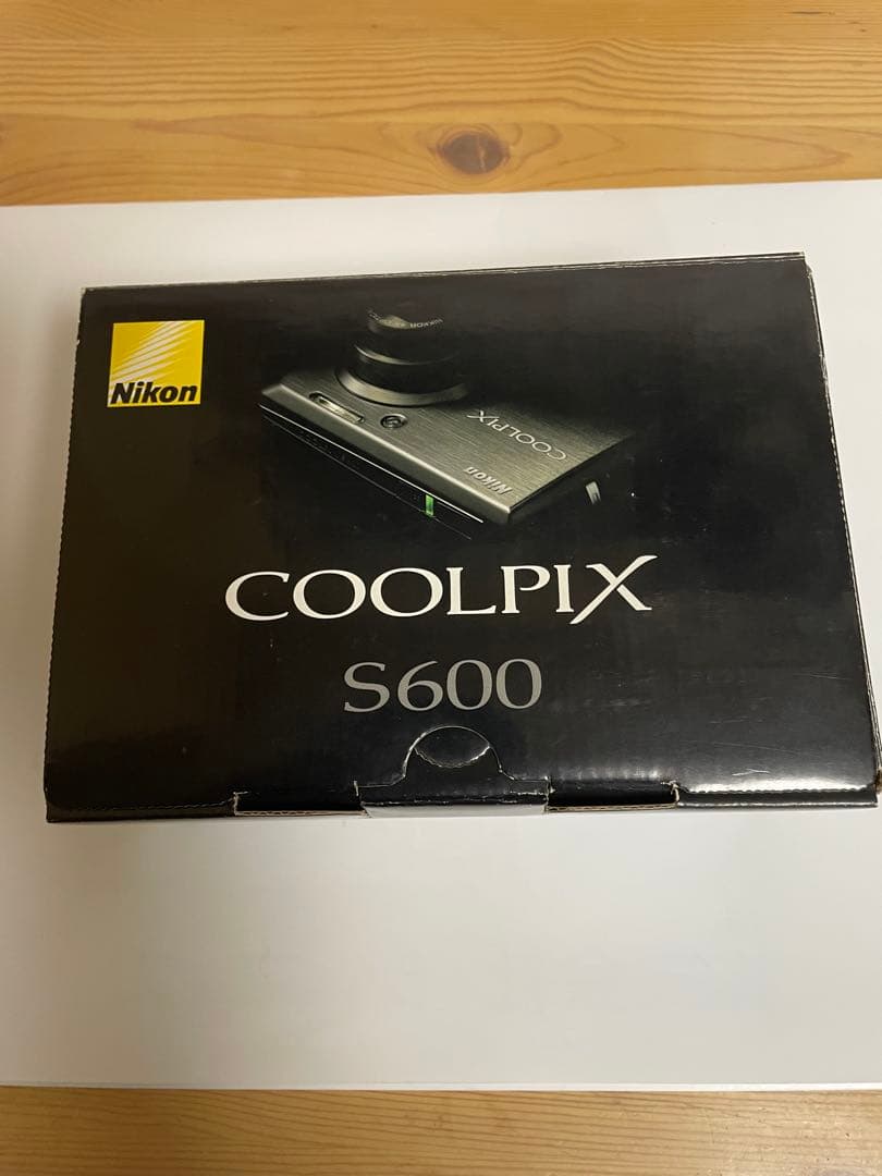 Nikon COOLPIX S600 本体と付属品