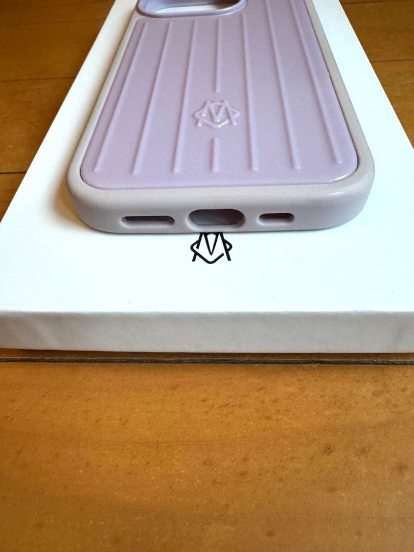 リモワ　rimowa　スマホケース　iPhone 15 Pro　ラベンダー
