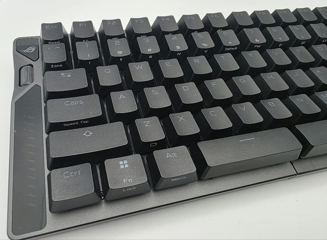 ASUS ROG Falcata 磁気ゲーミングキーボード