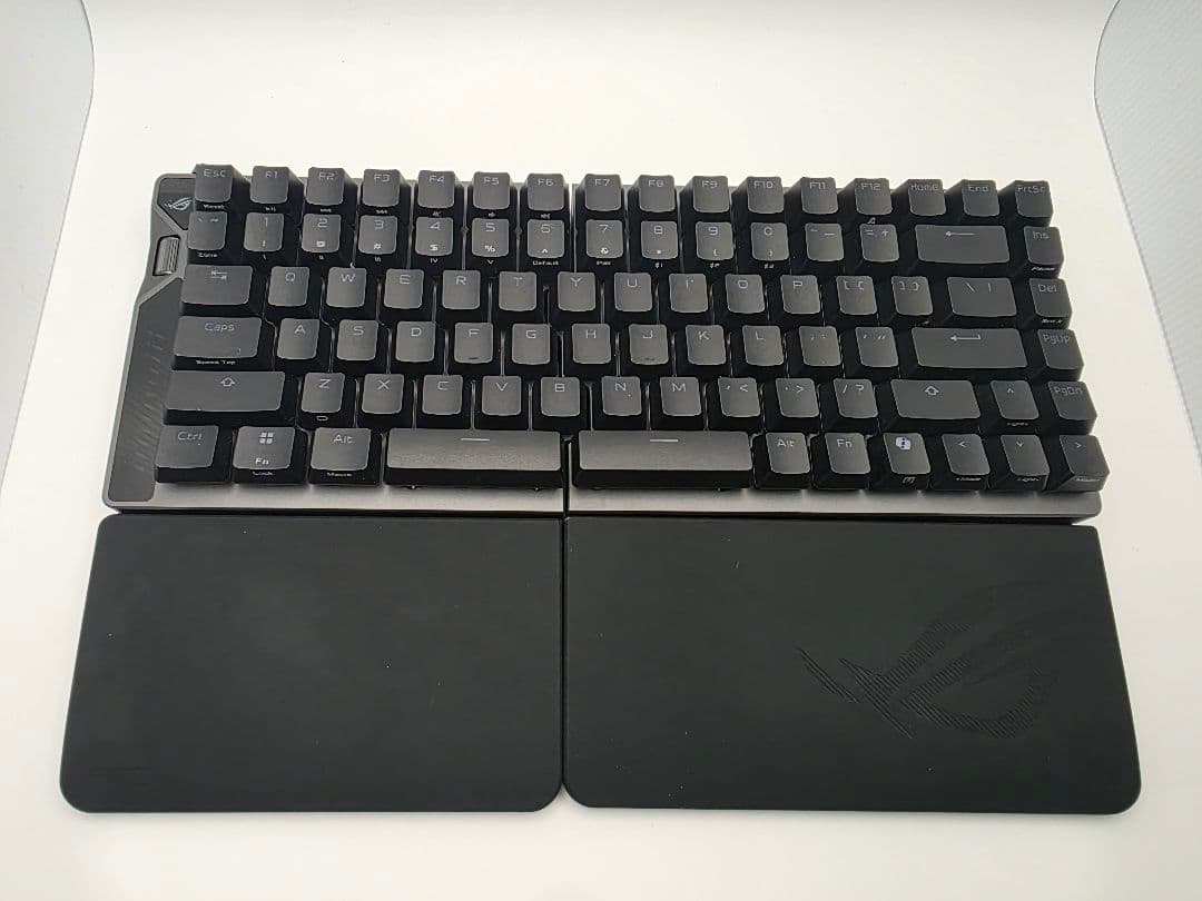 ASUS ROG Falcata 磁気ゲーミングキーボード