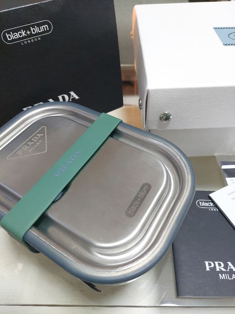 【レア物】PRADA ステンレススチール弁当箱