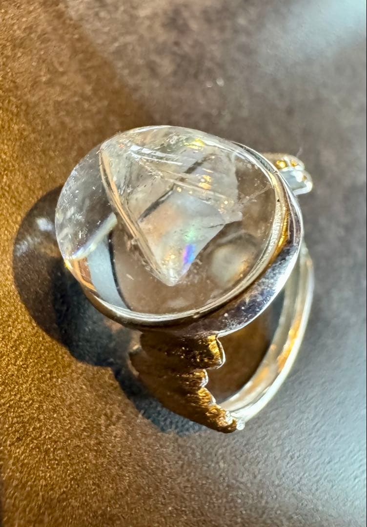 クウォーツinクウォーツ　リング　虹入り　貫入水晶