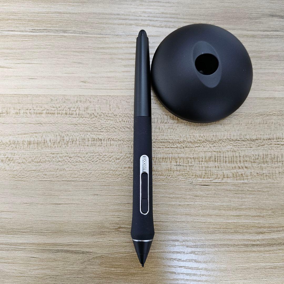 Wacom Intuos Pro ペンタブレット(PTH-660)