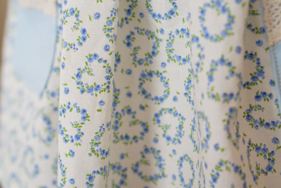 女の子　お食事エプロン　ハンドメイド　80 85 90 95 水色　小花柄