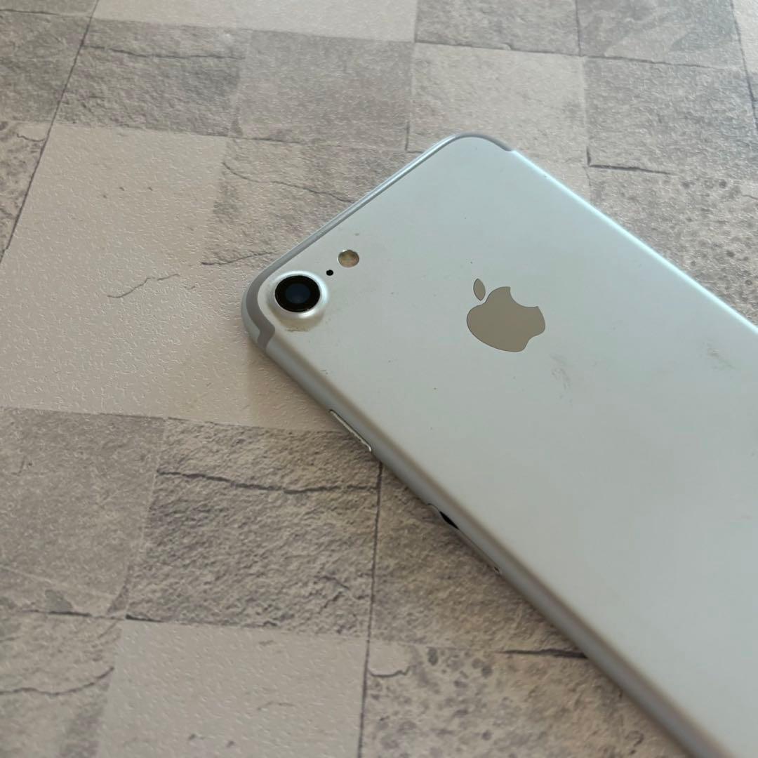 iPhone7 シルバー スマホ本体 128GB