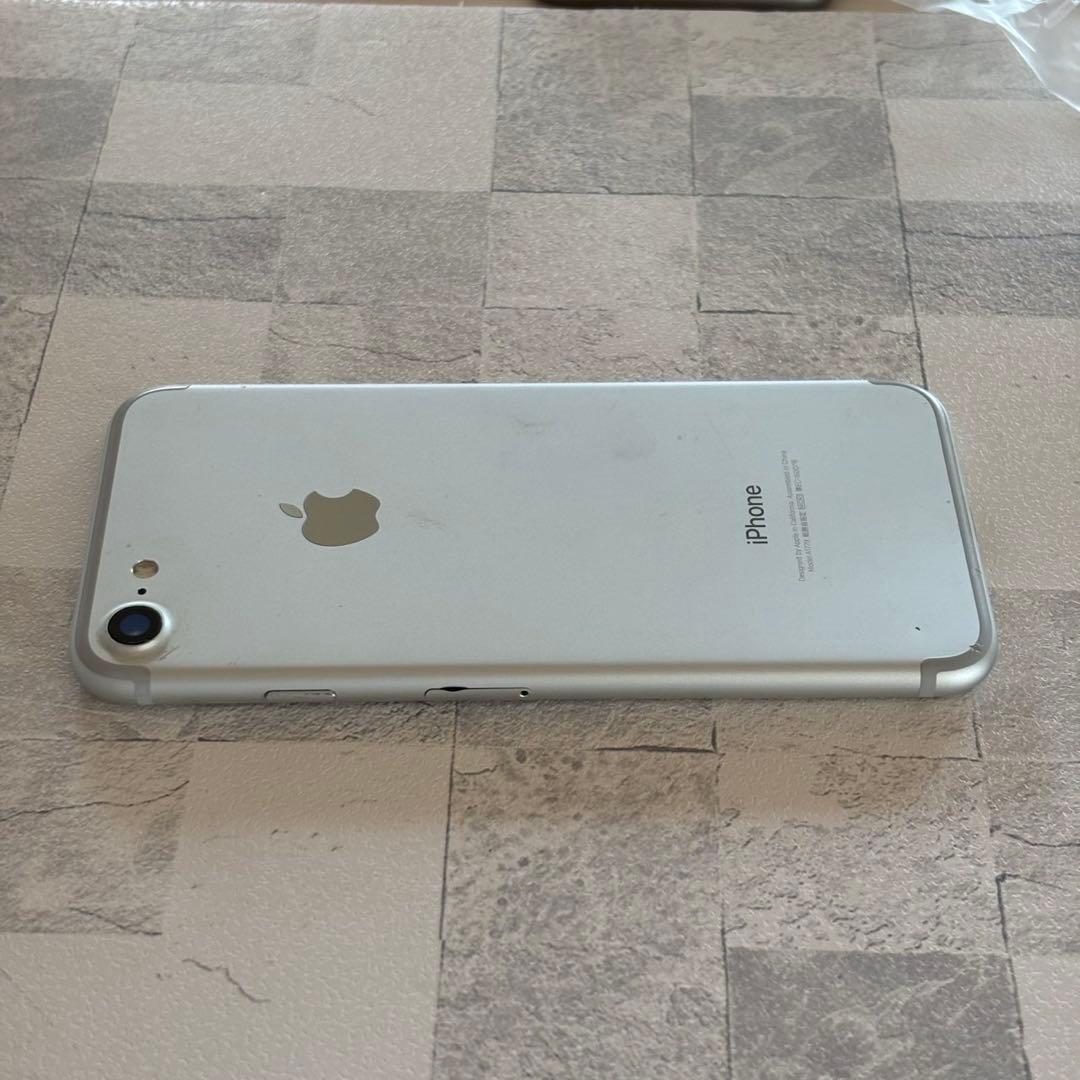 iPhone7 シルバー スマホ本体 128GB