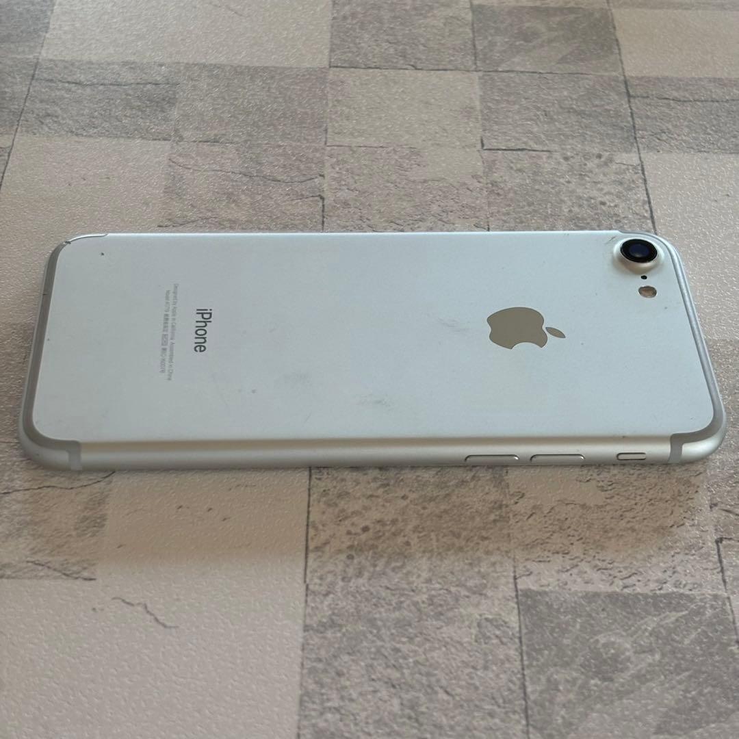 iPhone7 シルバー スマホ本体 128GB