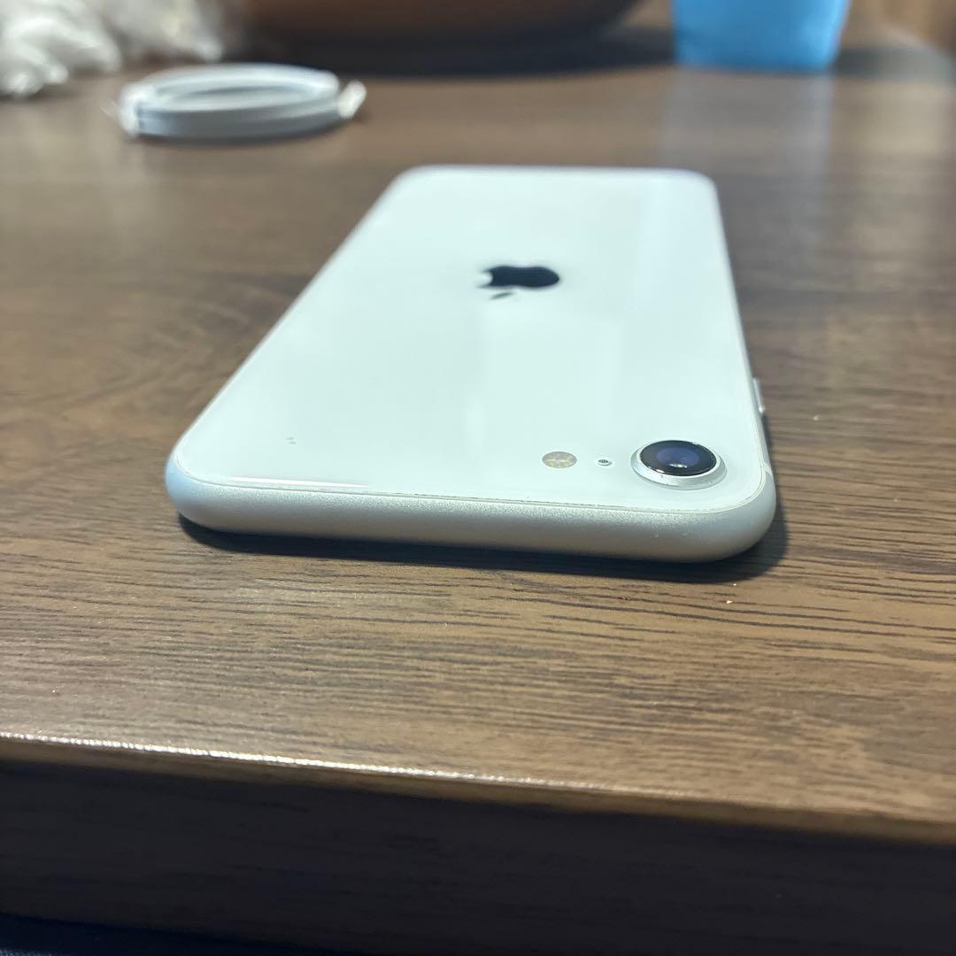 スマートフォン本体 iPhone se2 64GB
