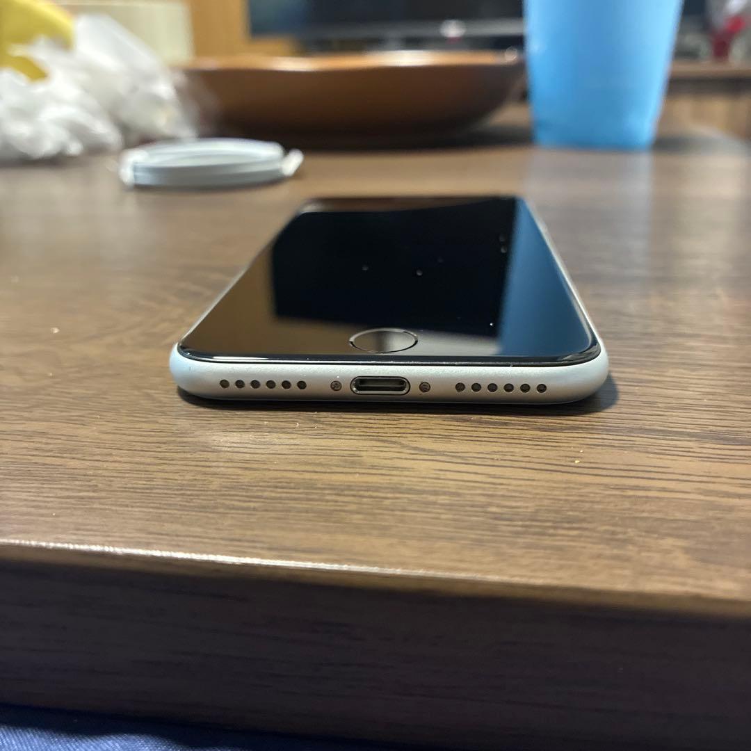 スマートフォン本体 iPhone se2 64GB