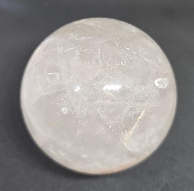 ヒマラヤ水晶丸玉　83.5mm 812g 大玉 虹・雲入り 台座付