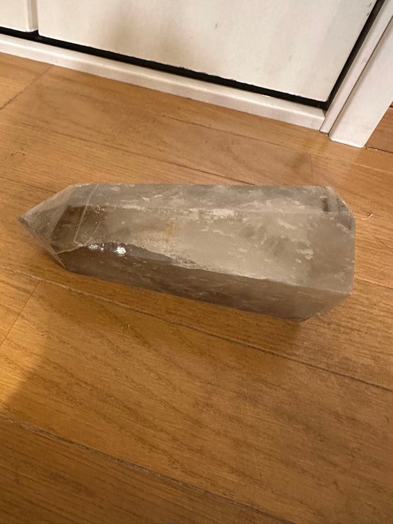 大きめ レインボー入りライトニング水晶 六角柱 高さ約19cm 重さ約1.3kg