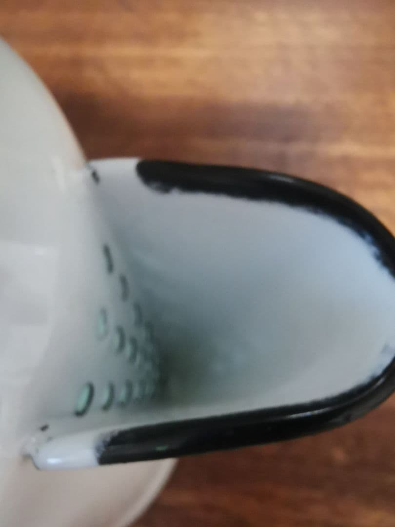 アンティーク ホワイトエナメルケトル ブラックリム グリーンガラス撮