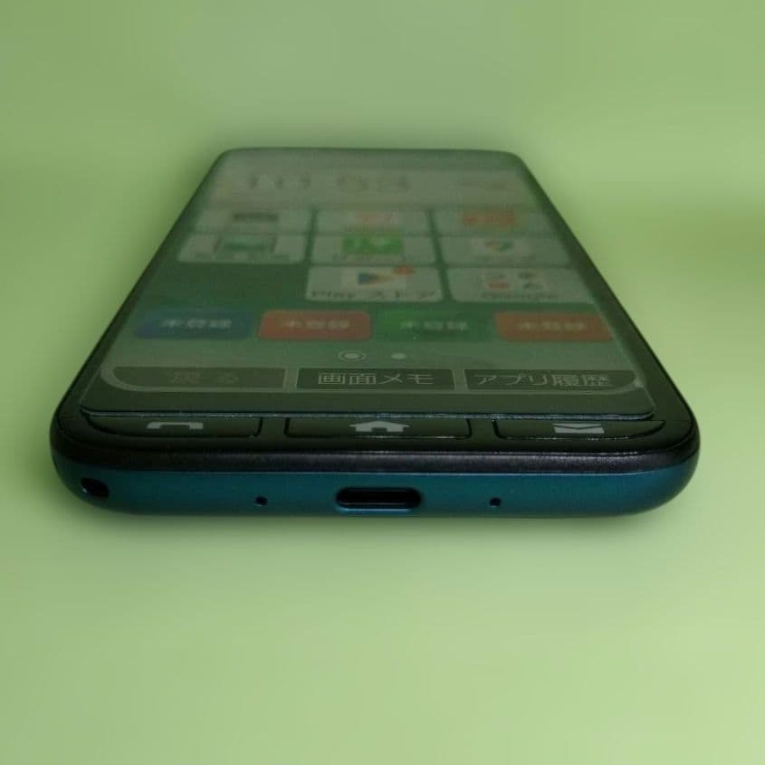 美品！京セラ簡単スマホ　A205KC