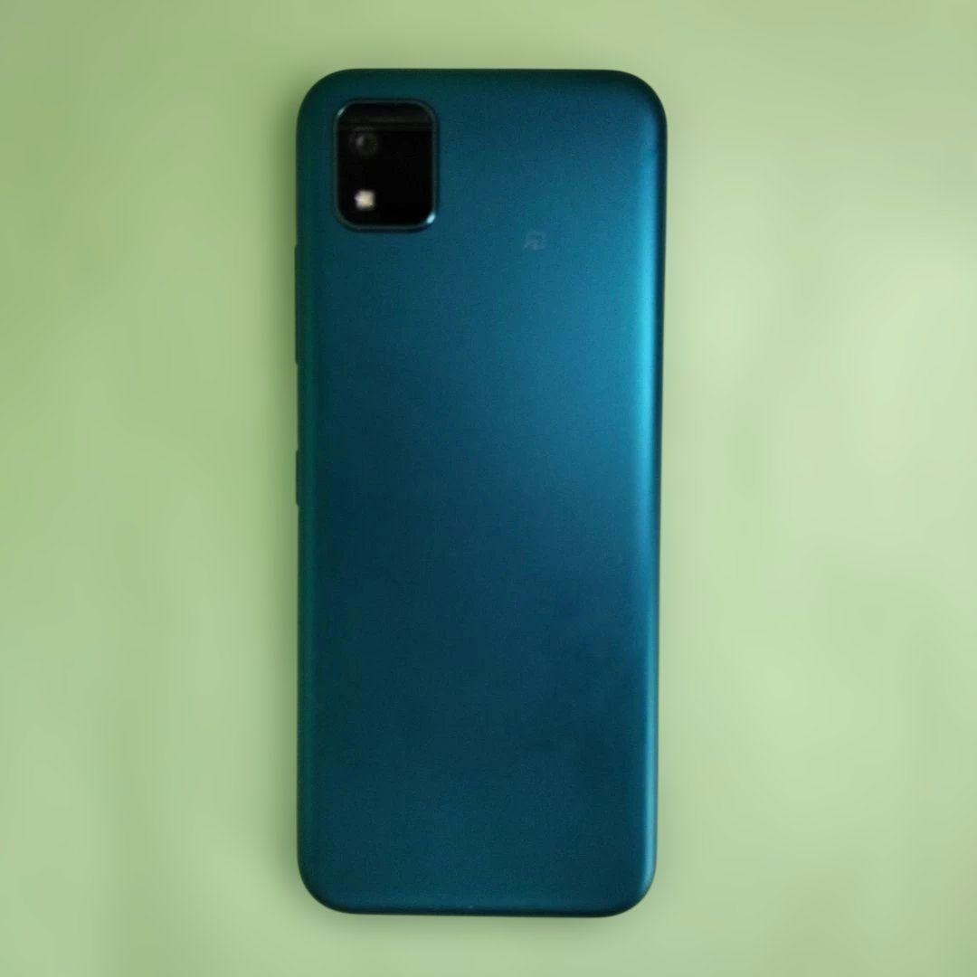 美品！京セラ簡単スマホ　A205KC