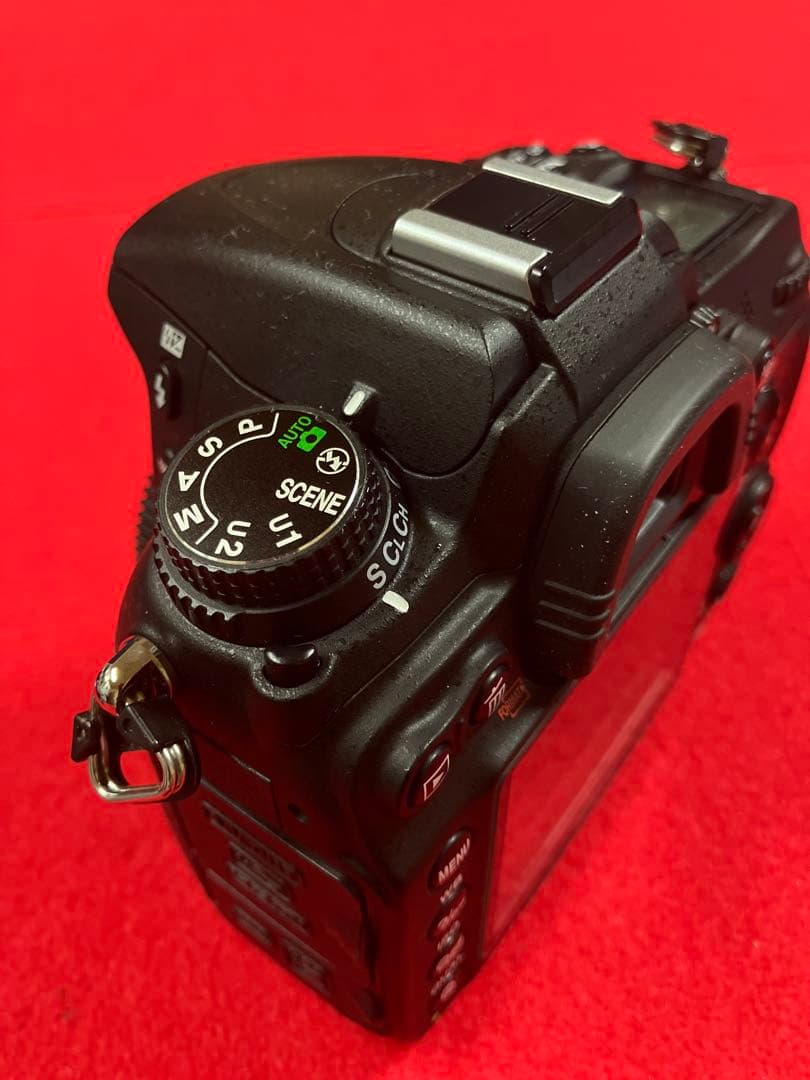 衝撃　決算最終値下げ！　これが極上品　 Ｄ7000 18-135mm ズ-ム付き