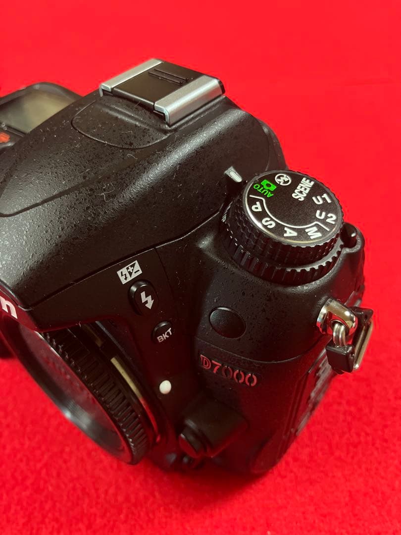 衝撃　決算最終値下げ！　これが極上品　 Ｄ7000 18-135mm ズ-ム付き