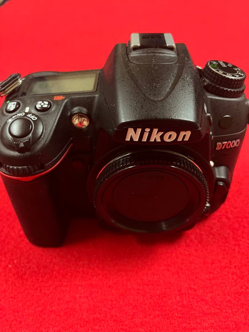 衝撃　決算最終値下げ！　これが極上品　 Ｄ7000 18-135mm ズ-ム付き