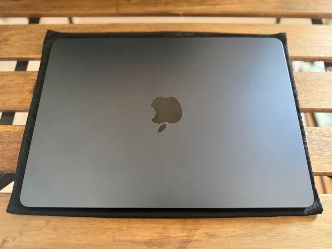 〈ほぼ未使用〉M4 MacBook Air ミッドナイト 充放電回数3回