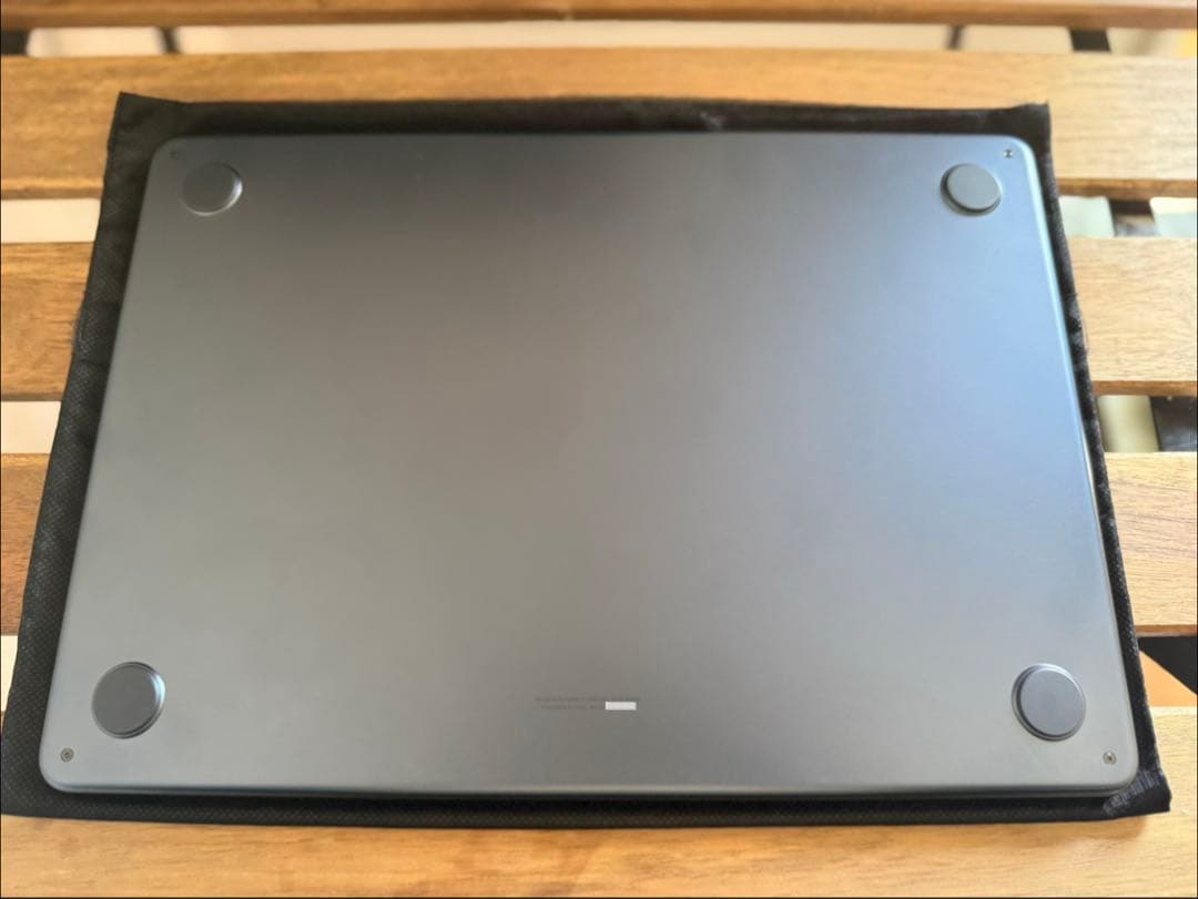 〈ほぼ未使用〉M4 MacBook Air ミッドナイト 充放電回数3回