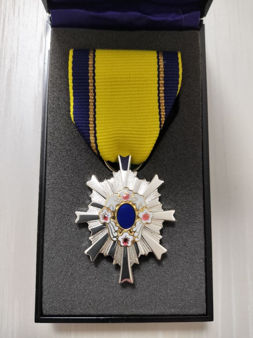 自衛隊・防衛功労章【新品】・4点セット（第3〜5級+第1級部隊功績）