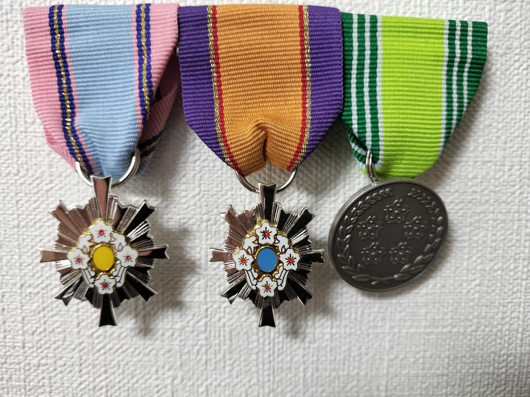 自衛隊・防衛功労章【新品】・4点セット（第3〜5級+第1級部隊功績）